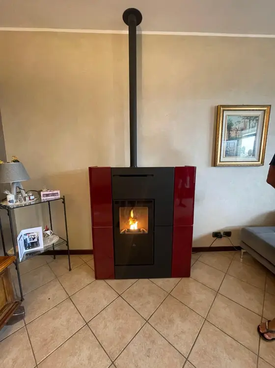 stufa pellet soggiorno